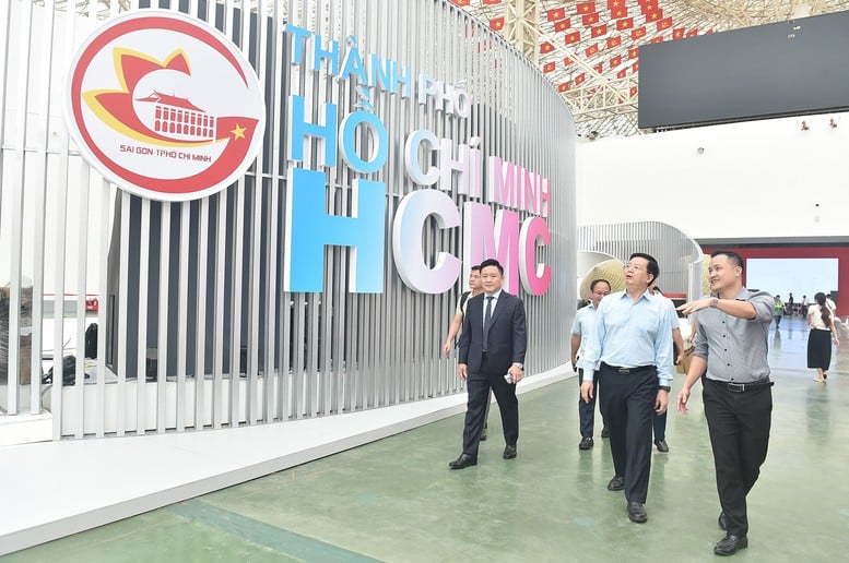 Phó Thủ tướng Mai Văn Chính kiểm tra công tác hoàn thiện các gian hàng Triển lãm thành tựu Đất nước dịp 80 năm Quốc khánh - Ảnh 3.