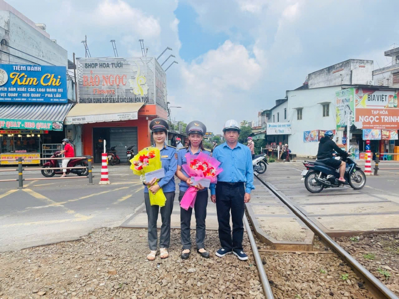 យុវជន​ចេតនា​បើក​ម៉ូតូ​ឆ្លង​ថ្នល់​គេច​ខ្លួន​ដោយសារ​គិត​ខ្លី​នារី​២​នាក់​ឆ្លងទន្លេ​-0