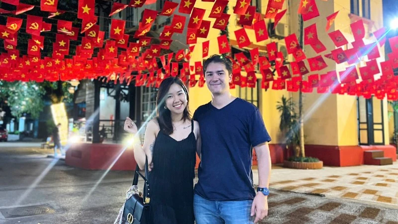 Les touristes internationaux impressionnés par l'atmosphère qui a accueilli la fête nationale le 2 septembre à Hanoi