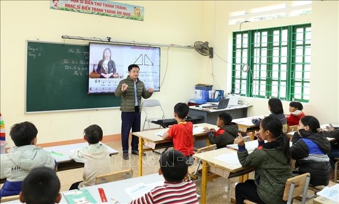 Giờ học âm nhạc của học sinh Trường phổ thông dân tộc bán trú tiểu học Tả Gia Khâu (Mường Khương).
