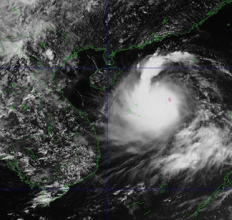 The center of storm No. 5 at 1 p.m. on August 23. Photo: VNA