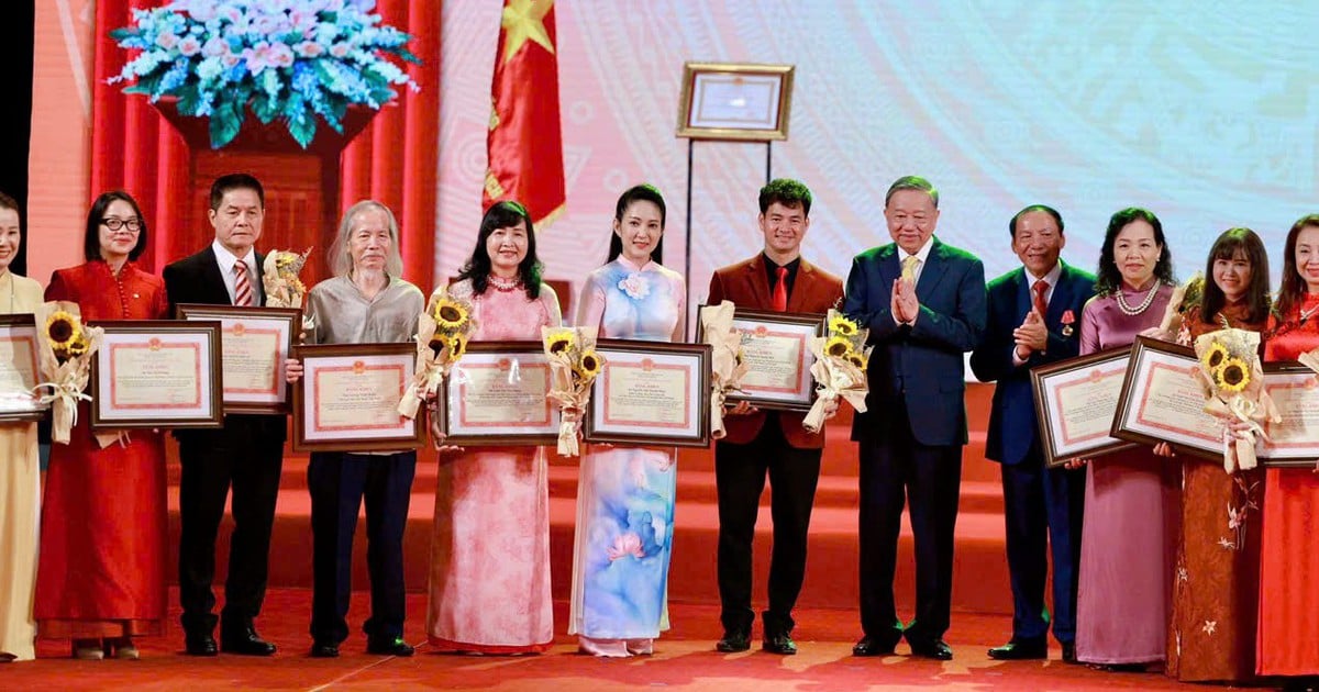 Sharing of People's Artist Thanh Thuy when being honored on the traditional day of the cultural sector