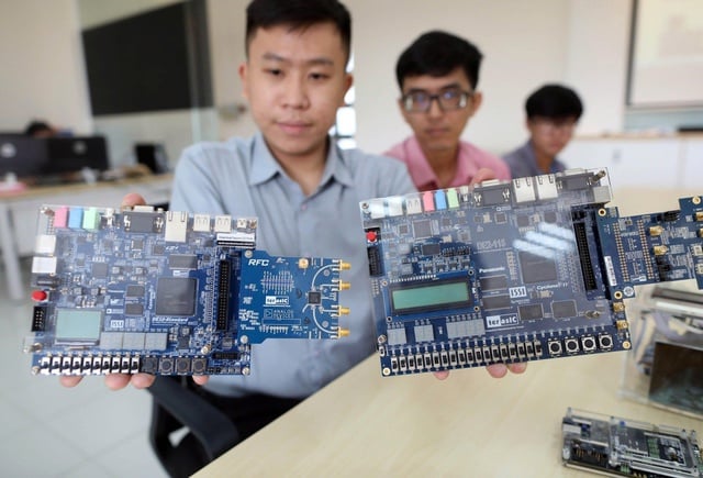 Điểm chuẩn ĐH 2025: Nhiều ngành trên 9 điểm/môn vẫn chưa chắc trúng tuyển  - Ảnh 1.