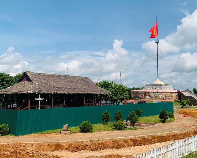 Tạm dừng đón khách tham quan tại di tích Đôi bờ Hiền Lương - Bến Hải- Ảnh 3.