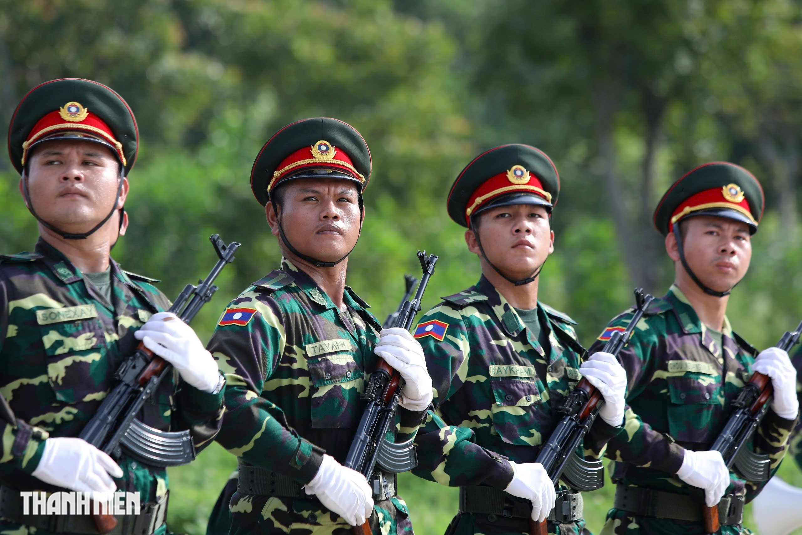 Khối trưởng quân đội Lào: 'Tình cảm người dân Việt Nam dành cho chúng tôi là vô giá’- Ảnh 5.