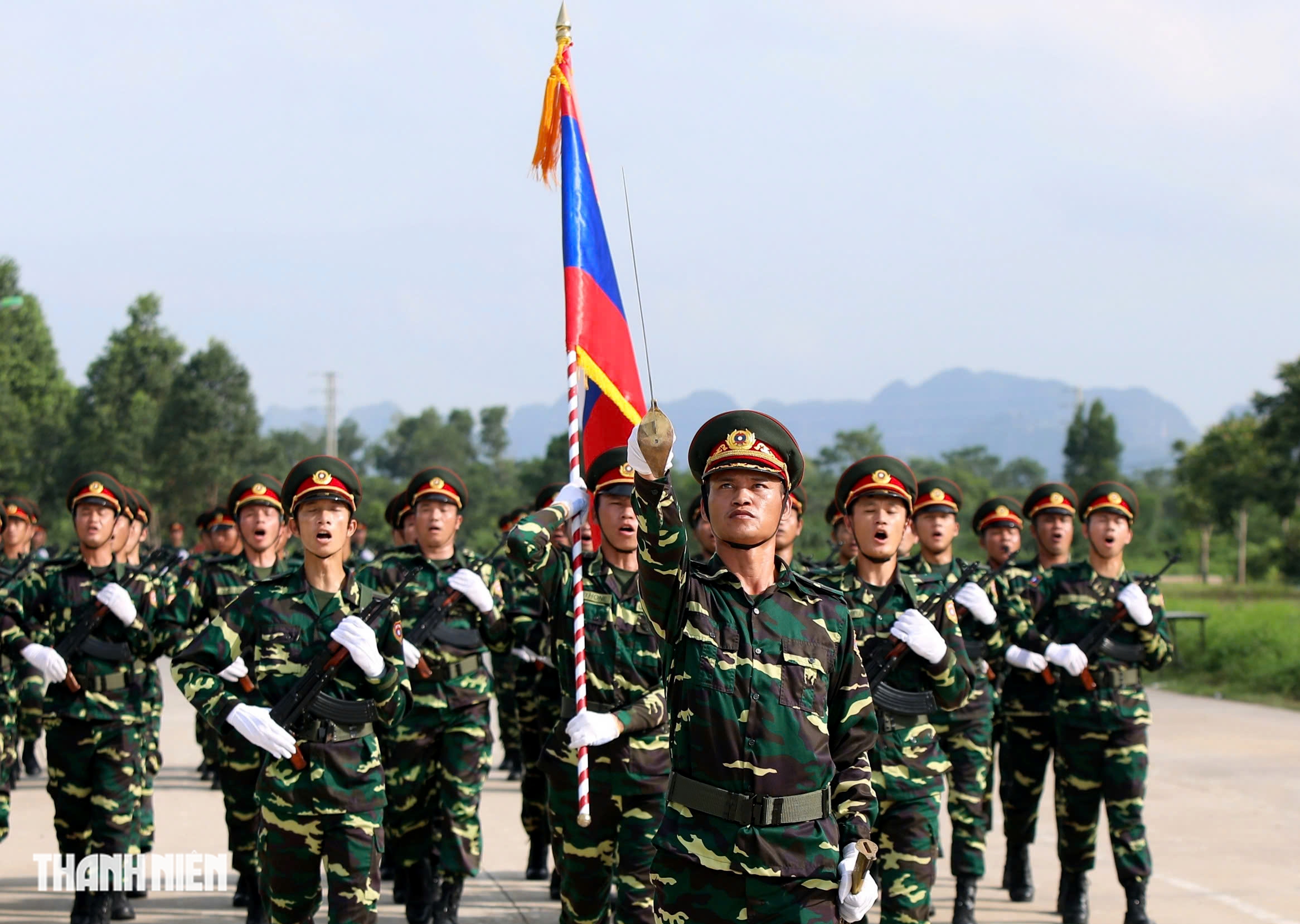 Khối trưởng quân đội Lào: 'Tình cảm người dân Việt Nam dành cho chúng tôi là vô giá’- Ảnh 12.