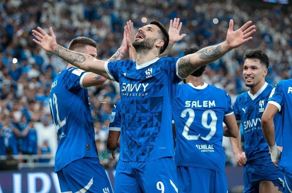 CLB sở hữu C.Ronaldo bất ngờ bị rao bán - 2