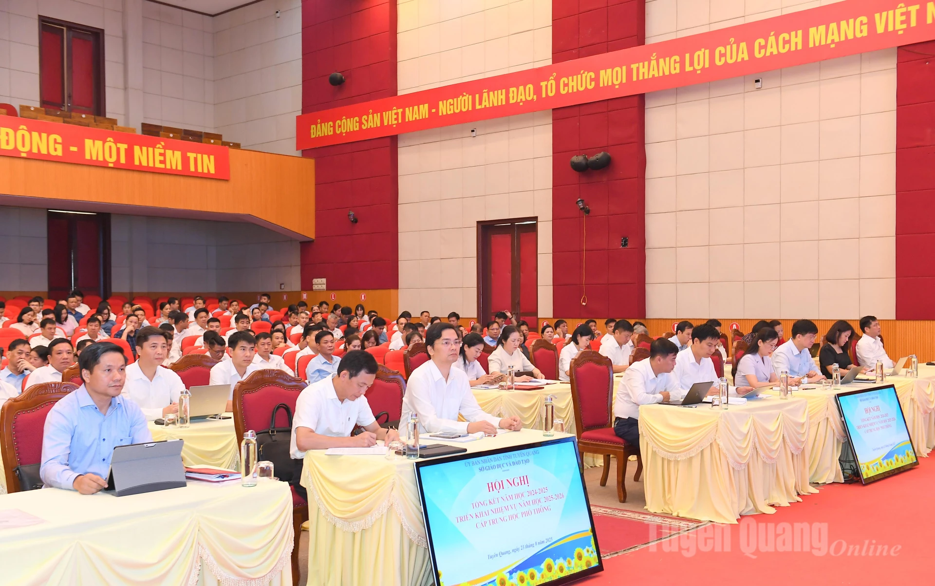 ថ្នាក់ដឹកនាំមន្ទីរអប់រំ និងបណ្តុះបណ្តាល និងប្រតិភូចូលរួមសន្និសីទ