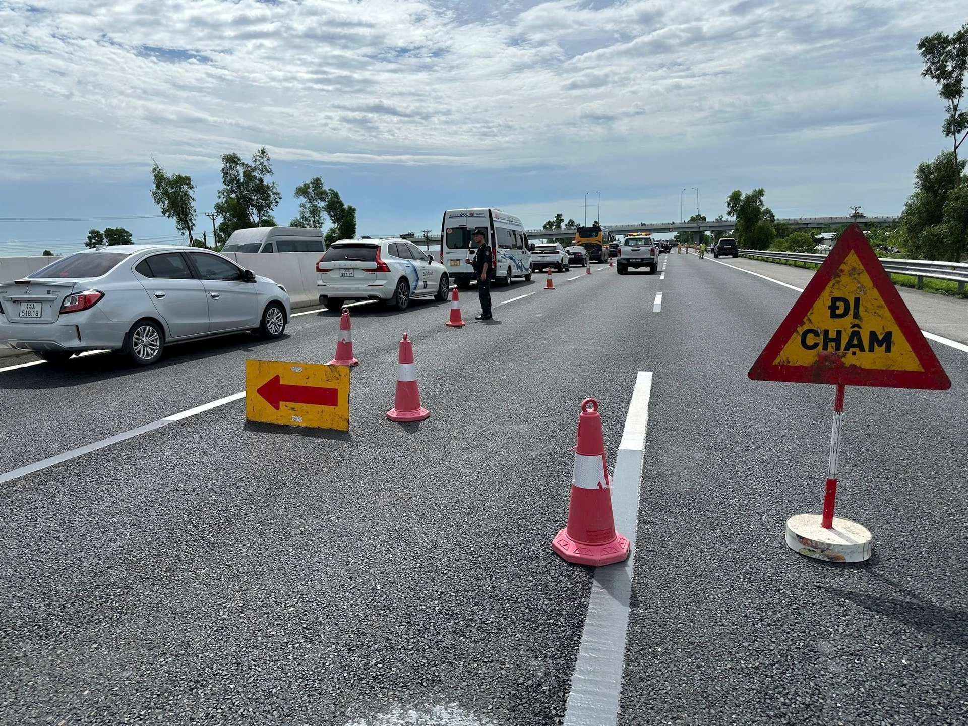 Accident on Hanoi - Hai Phong highway injures 4 people