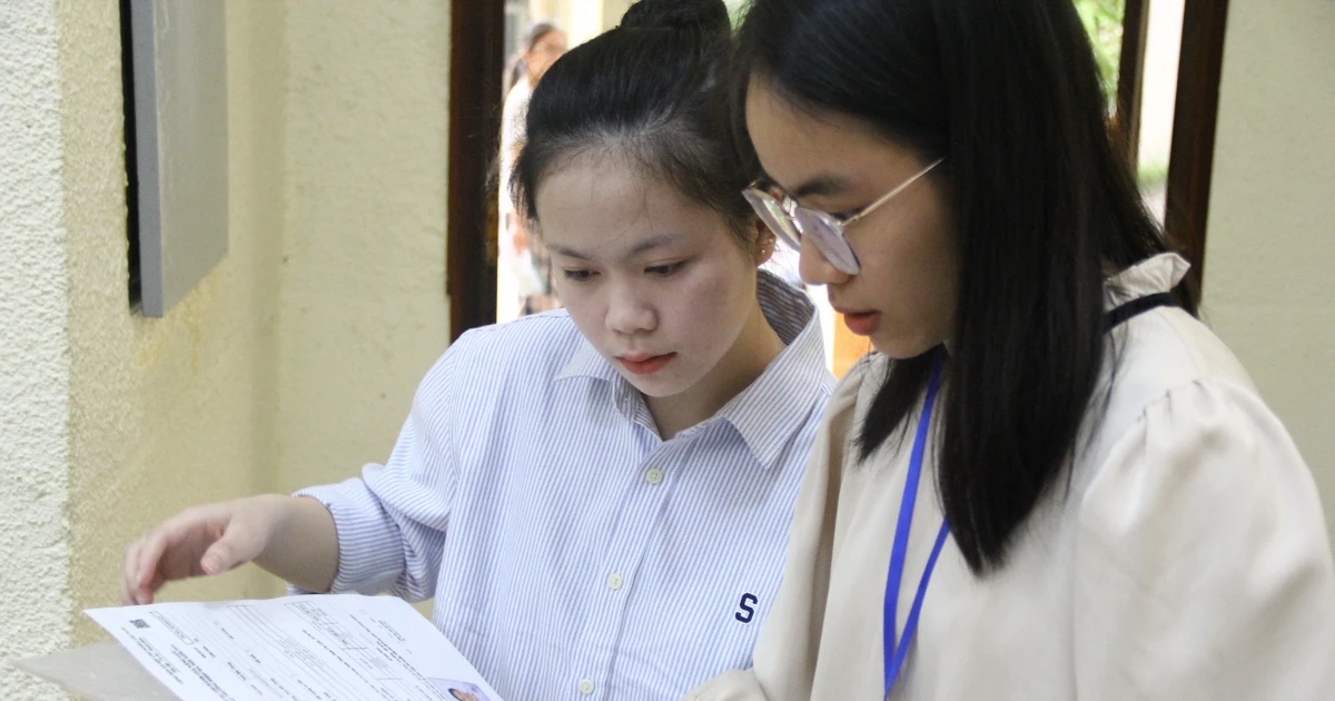 Muchos de los estudiantes de formación docente de la Universidad Nacional de Educación de Hanoi tienen puntuaciones de referencia superiores a 28.