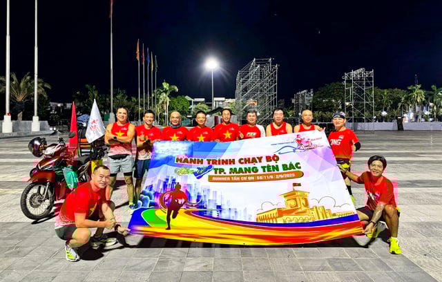 Chạy bộ 800 km về thành phố mang tên Bác: Hành trình chinh phục bản thân- Ảnh 1.