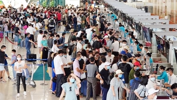 9月2日のピークシーズンには、格安航空券、電車、バスがまだたくさんあります。