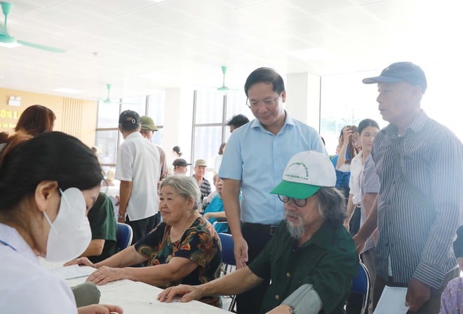 Phường Vĩnh Hưng: Khám bệnh, phát thuốc cho gần 500 người có công và người cao tuổi dịp Quốc khánh- Ảnh 6.