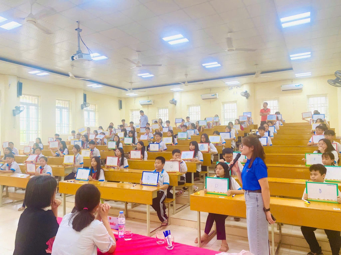 Phòng chống tác hại của thuốc lá trong nhà trường: Cần sự vào cuộc đồng bộ từ nhiều phía- Ảnh 4.