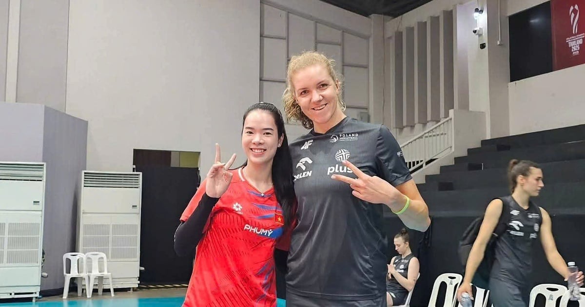 Thanh Thuy ប្រៀបធៀបកម្ពស់ជាមួយកីឡាករបាល់ទះកម្ពស់ 2 ម៉ែត្រ Nhu Quynh ប្តេជ្ញាស៊ុតបញ្ចូលទីជាមួយប៉ូឡូញ