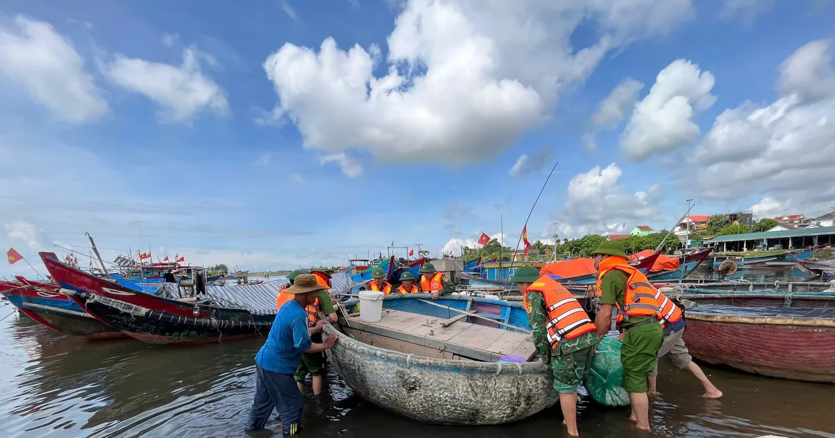 Quang Tri Border Guard urgently calls on ships to take shelter from storm