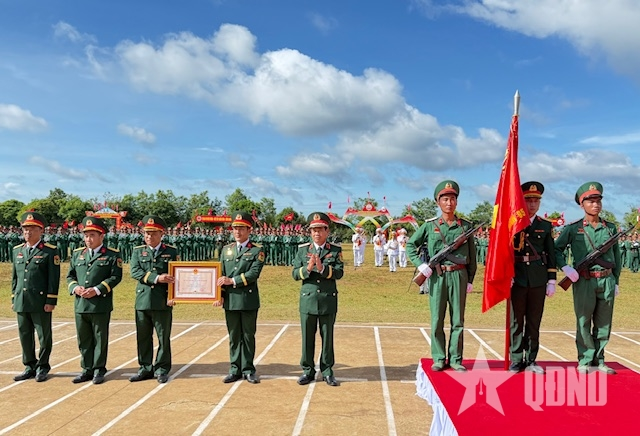 កងវរសេនាធំលេខ ៩៥ បានទទួលមេដាយការពារមាតុភូមិថ្នាក់ទី ១