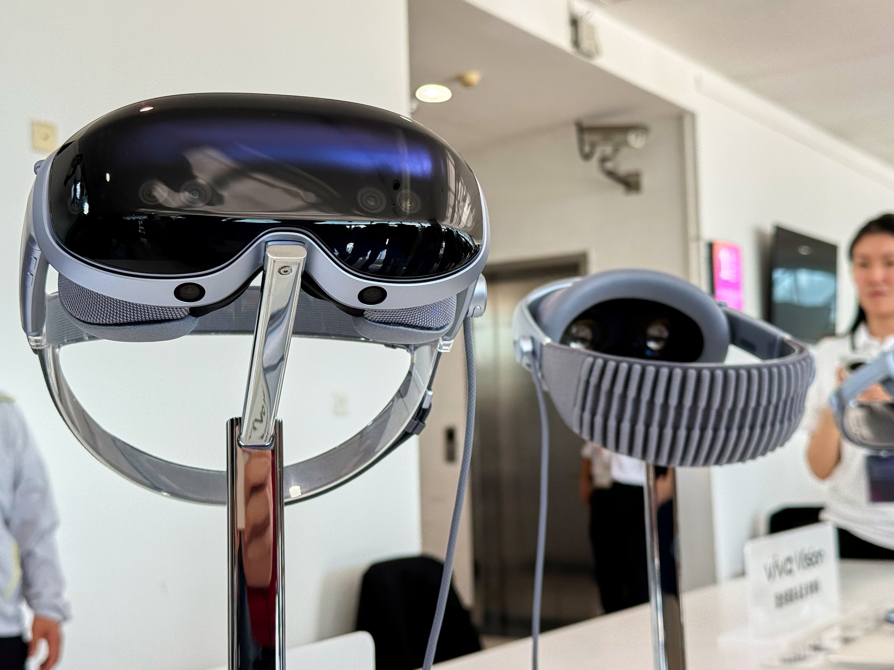 kinh vivo vision anh 2