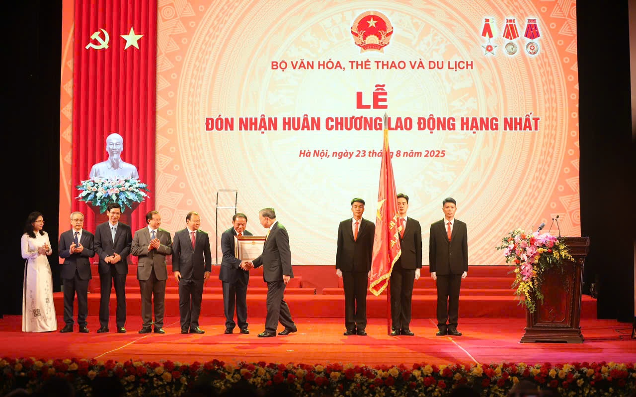 ក្រសួងវប្បធម៌ កីឡា និងទេសចរណ៍ ទទួលបានមេដាយការងារថ្នាក់ទី១