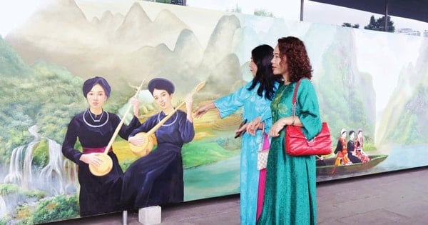 300メートルを超える壮大な絵画シリーズ「こんにちはベトナム - 私の故郷」をお楽しみください。