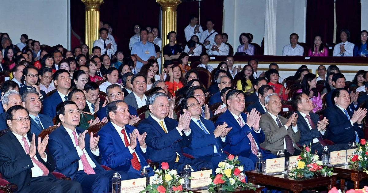 [Photo] Le secrétaire général To Lam assiste au 80e anniversaire de la Journée traditionnelle du secteur culturel