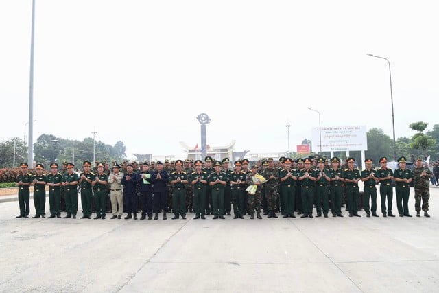 Đón đoàn Quân đội Hoàng gia Campuchia sang Việt Nam tham gia diễu binh Quốc khánh - Ảnh 1.