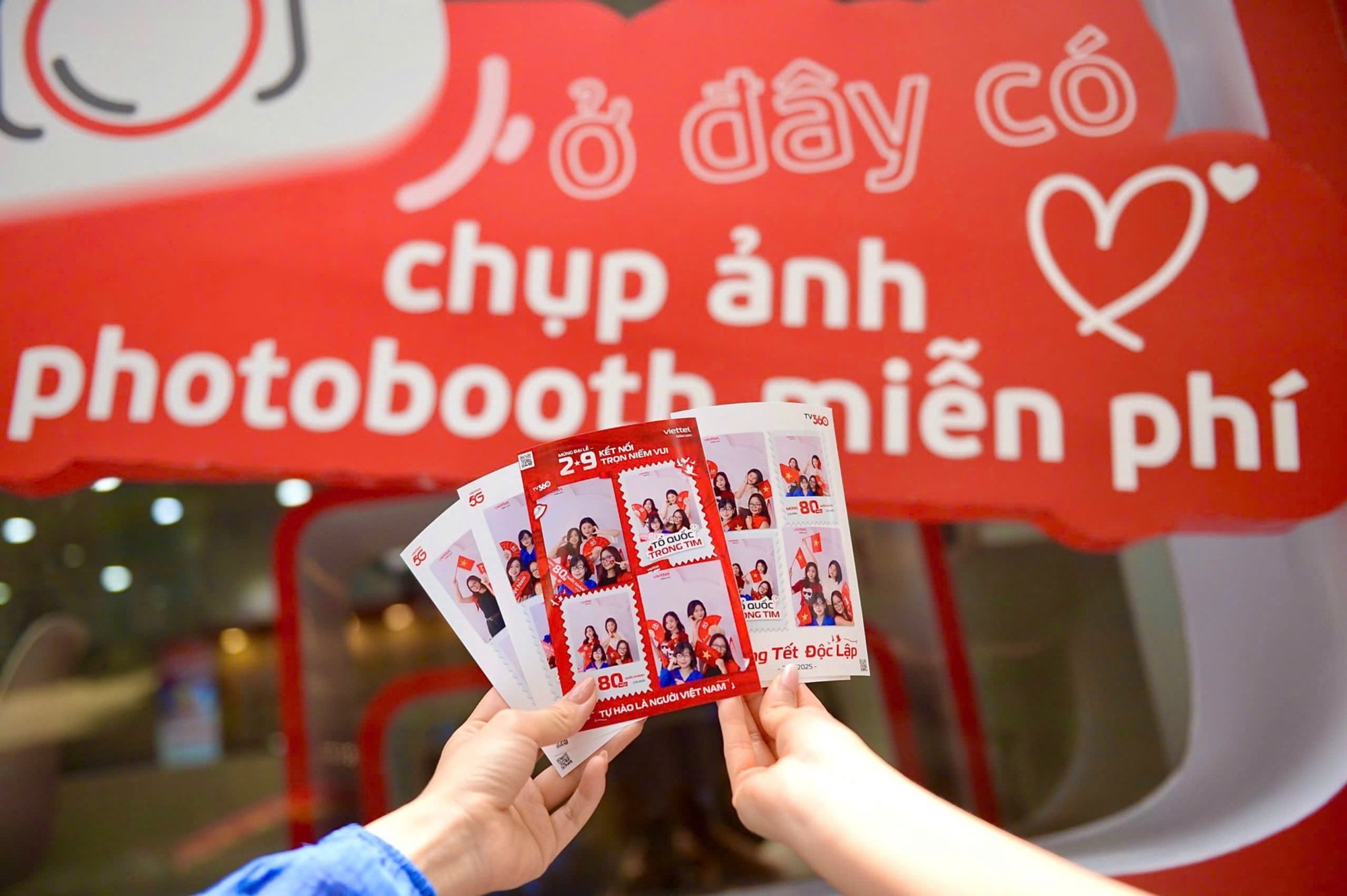 Giới trẻ Hà thành check-in Photobooth miễn phí tại cửa hàng Viettel- Ảnh 1.