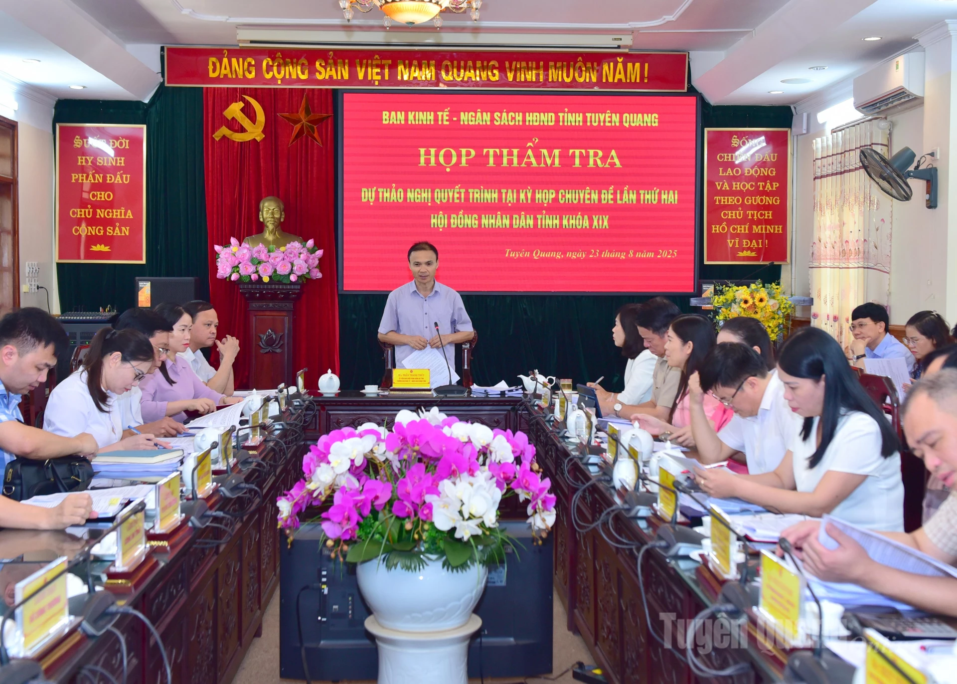 Provincial People's Council committees review draft resolutions submitted at the second thematic session