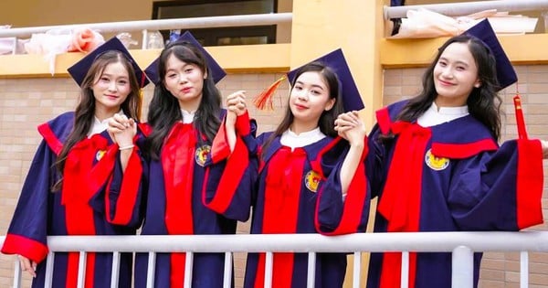Impresionado con el puntaje de admisión para Pedagogía en la Universidad Hong Duc