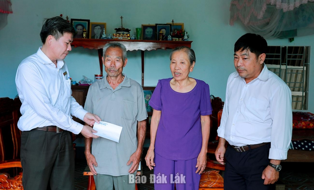 ការថែទាំជាក់ស្តែងសម្រាប់អ្នកដែលមានសេវាបុណ្យ និងគ្រួសារគោលនយោបាយ