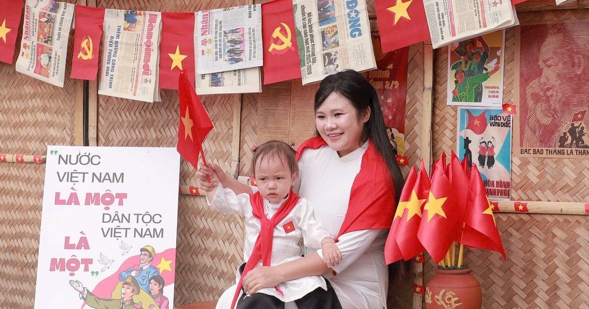 บรรยากาศเช็คอินคึกคักที่จัตุรัสโฮจิมินห์ เนื่องในโอกาสวันหยุด 2/9