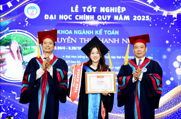 Hơn 50% sinh viên ĐH Kinh tế Quốc dân tốt nghiệp loại xuất sắc- Ảnh 2.