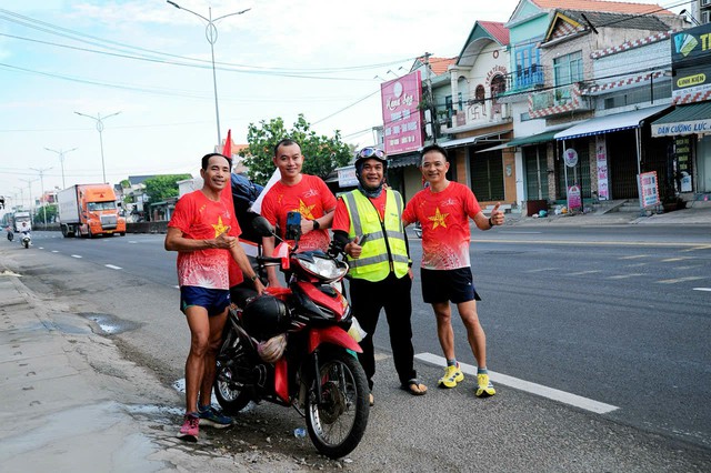 Chạy bộ 800 km về thành phố mang tên Bác: Hành trình chinh phục bản thân- Ảnh 5.
