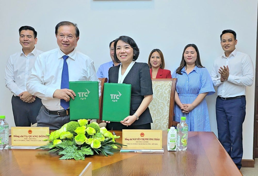 Người dân được phục vụ nước uống dinh dưỡng chất lượng cao dịp Đại lễ A80 - ảnh 1