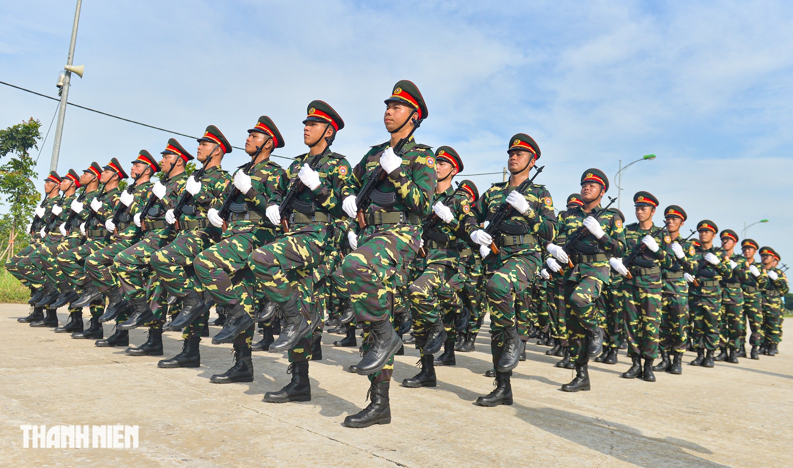 Khối trưởng quân đội Lào: 'Tình cảm người dân Việt Nam dành cho chúng tôi là vô giá’- Ảnh 2.