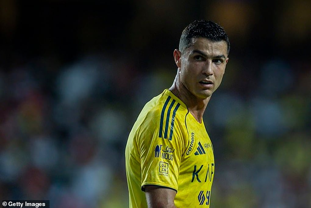 CLB sở hữu C.Ronaldo bất ngờ bị rao bán - 1