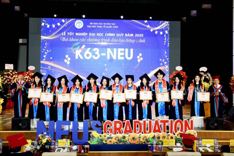 សាកលវិទ្យាល័យ​សេដ្ឋកិច្ច​ជាតិ​ផ្តល់​សញ្ញាបត្រ​ដល់​និស្សិត​ទើប​បញ្ចប់​ការ​សិក្សា​ថ្មី​ចំនួន ៤.៦១២​នាក់ -០