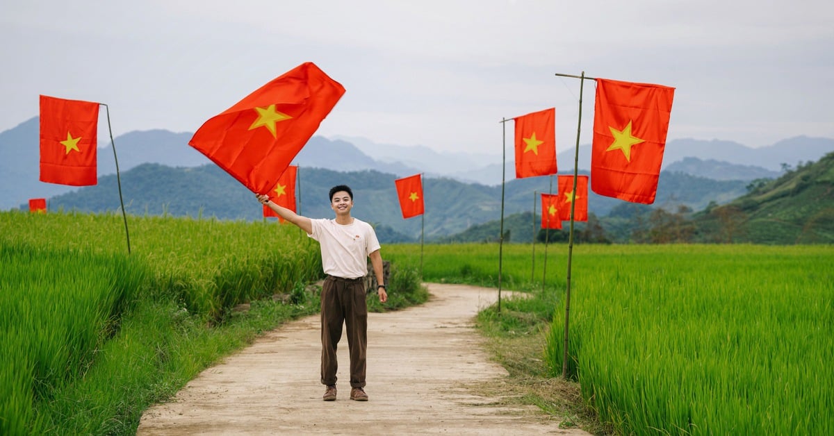 Red flag road between Suoi Lin terraced fields, new check-in spot in Son La