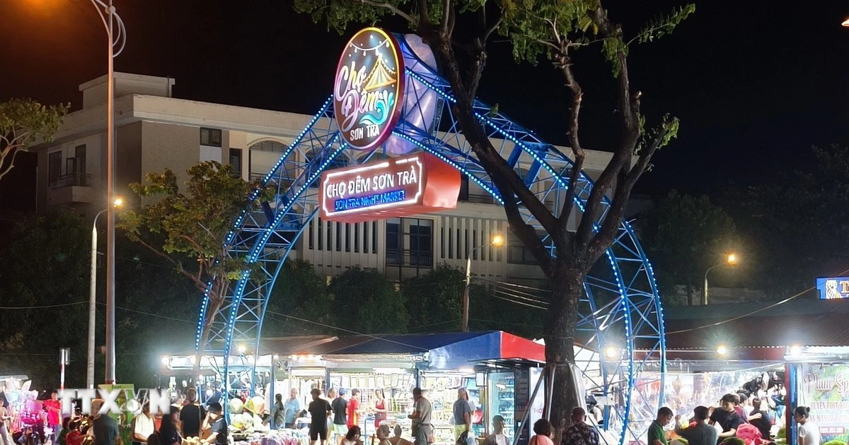 ダナン：露店商が観光客の夜市を取り囲み、観光客を苛立たせている
