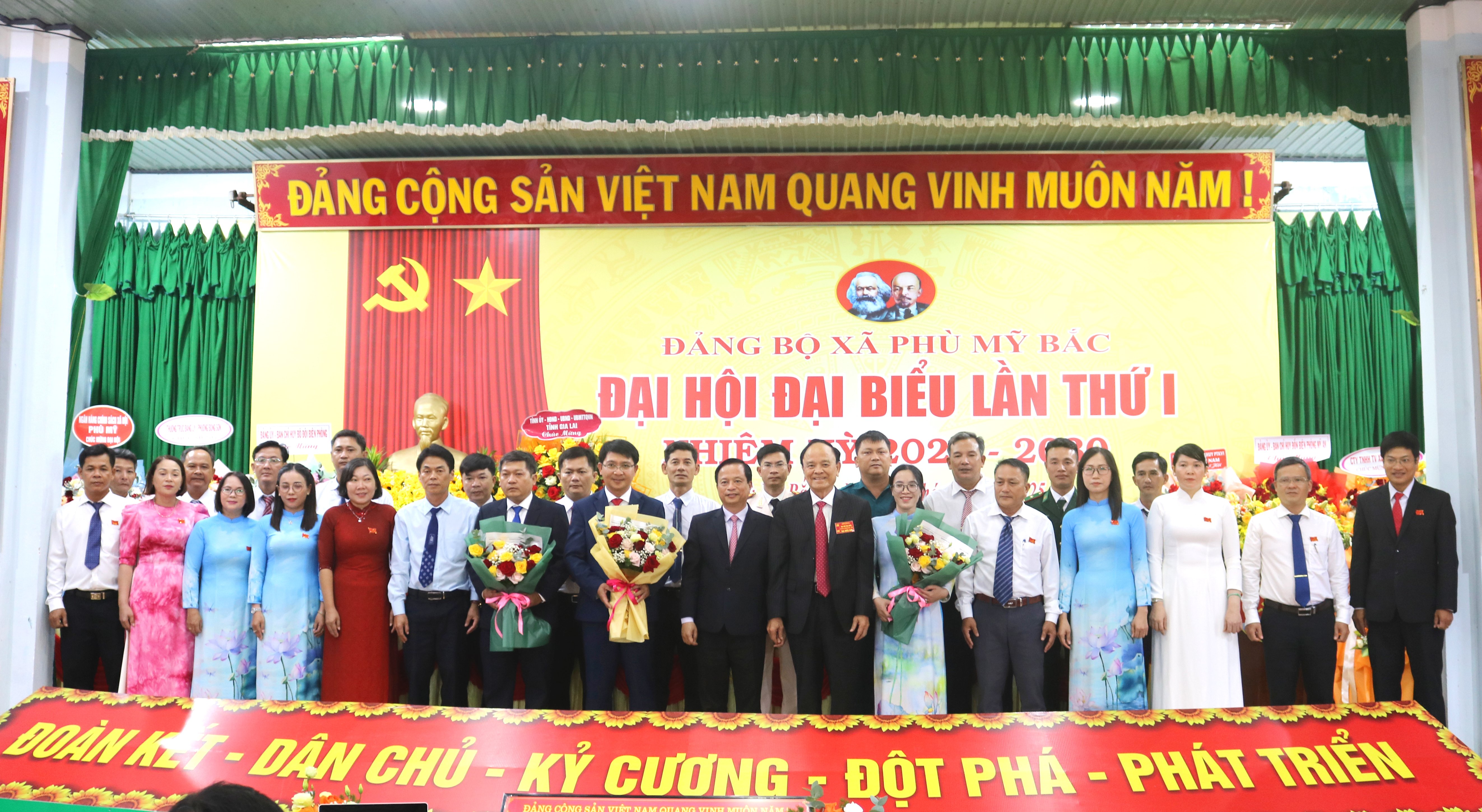 មហាសន្និបាតលើកទី១ របស់គណៈកម្មាធិការបក្សឃុំ Phu My Bac៖ “ព្រឹត្តិការណ៍ថ្មី ជំនឿថ្មី ជ័យជំនះថ្មី”