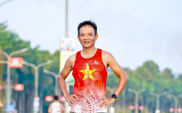 Chạy bộ 800 km về thành phố mang tên Bác: Hành trình chinh phục bản thân- Ảnh 2.