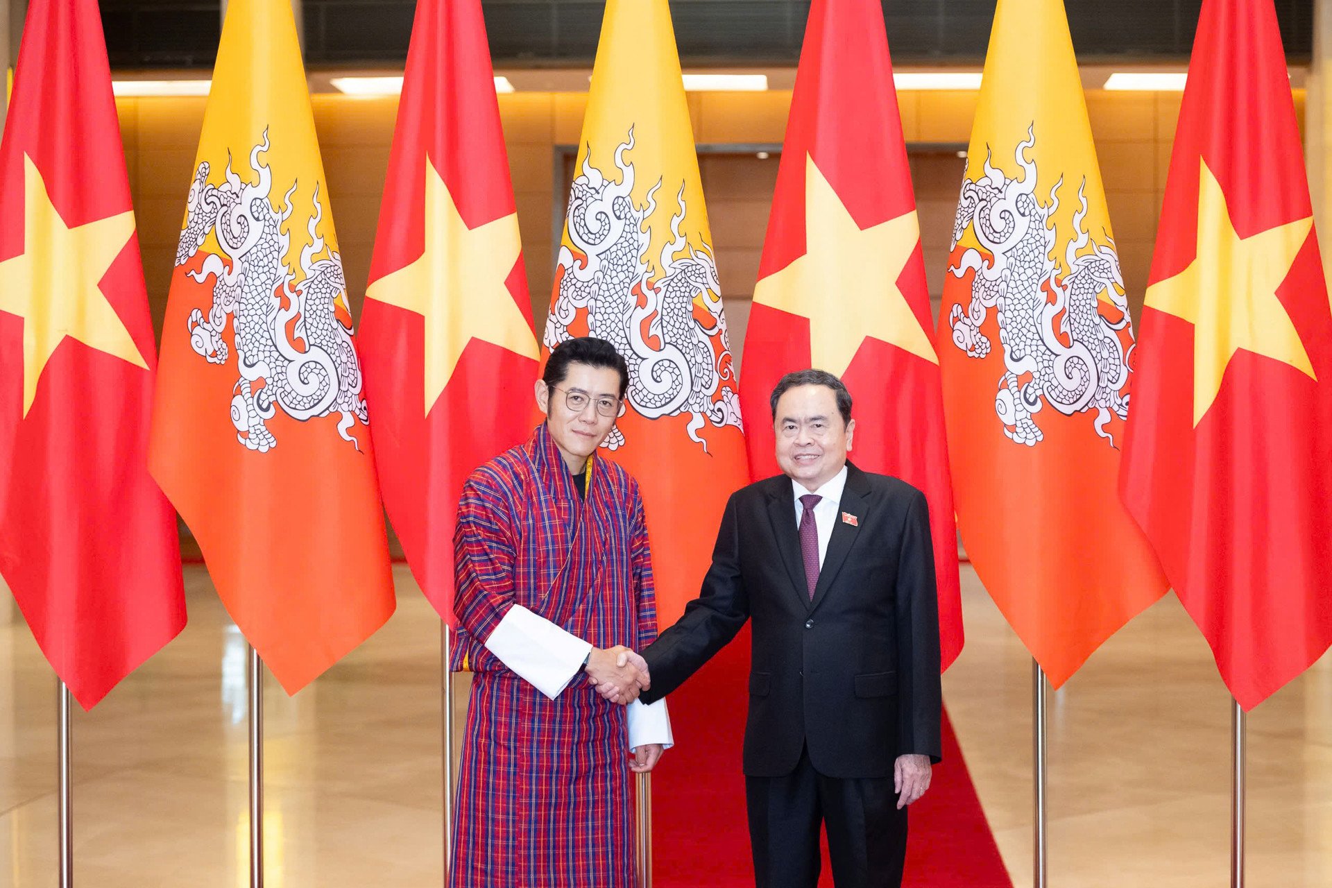 Jigme Khesar Namgyel Wangchuck Tran Thanh Man 7.jpg