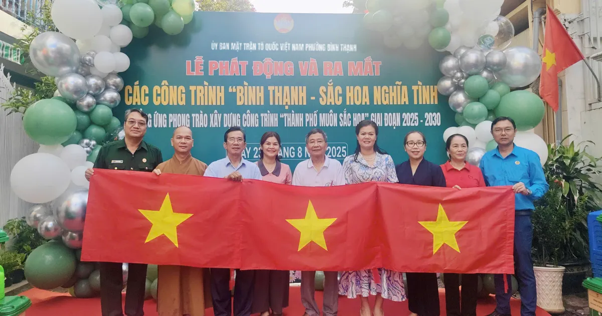 Binh Thanh Ward calls on each family to plant a tree.
