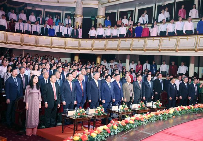 Generalsekretär und Premierminister nehmen am 80. Jahrestag des Traditionstags des Kultursektors teil