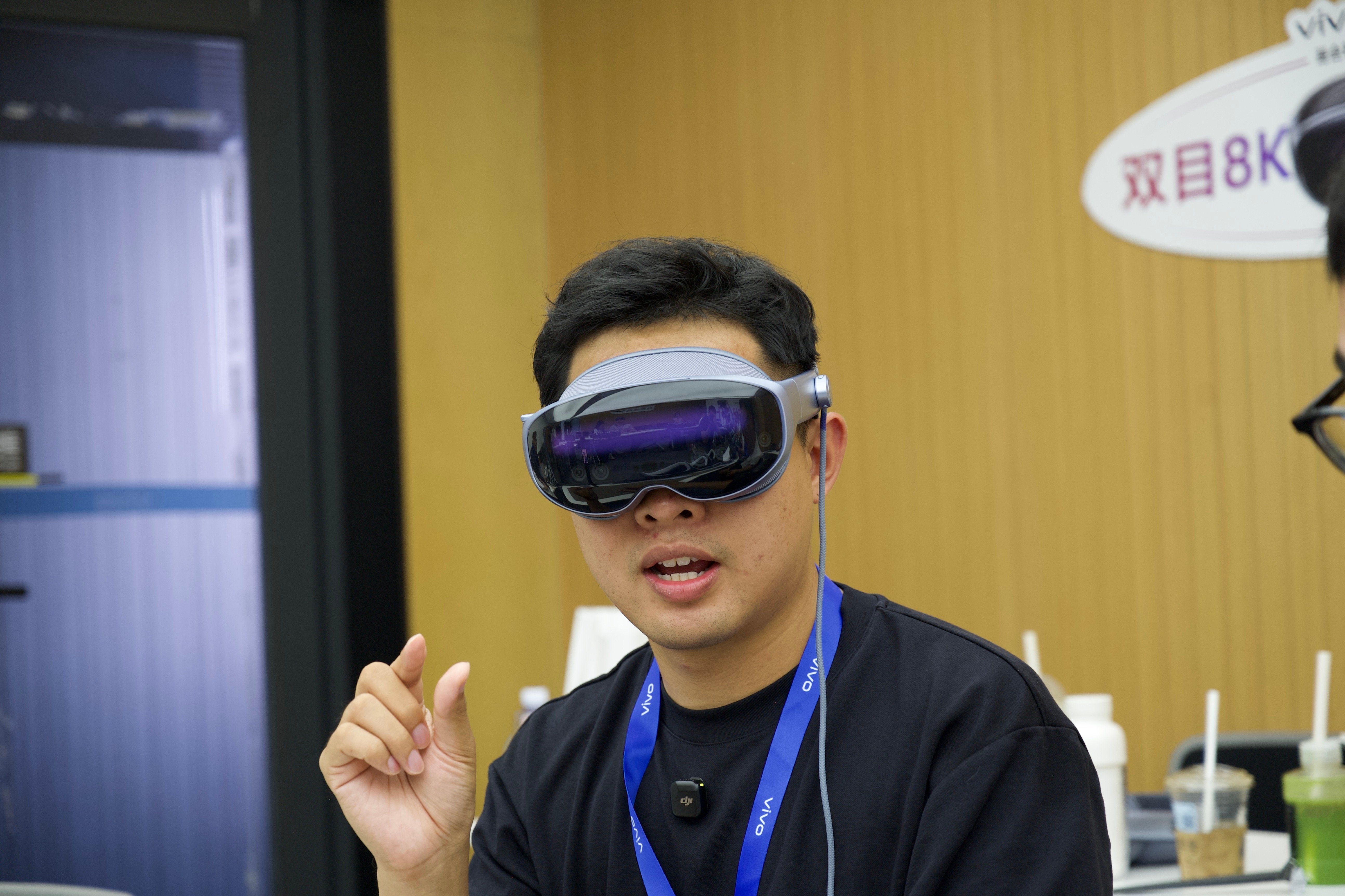 kinh vivo vision anh 1