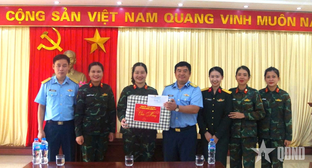 កងពលលេខ ៣៧១ ចុះសួរសុខទុក្ខ និងលើកទឹកចិត្តកងកម្លាំងដែលកំពុងបំពេញបេសកកម្ម A80