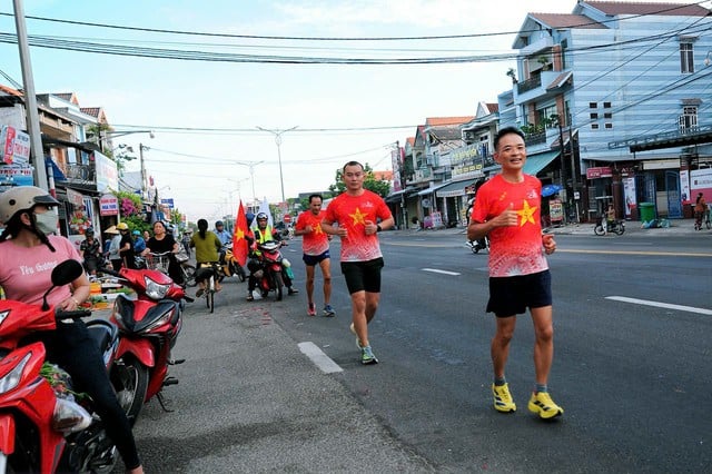 Chạy bộ 800 km về thành phố mang tên Bác: Hành trình chinh phục bản thân- Ảnh 7.