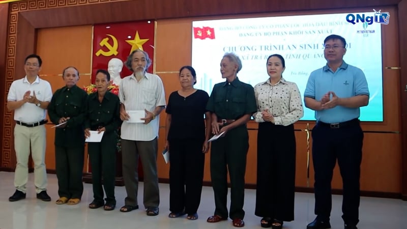 Giving gifts to policy families and poor students