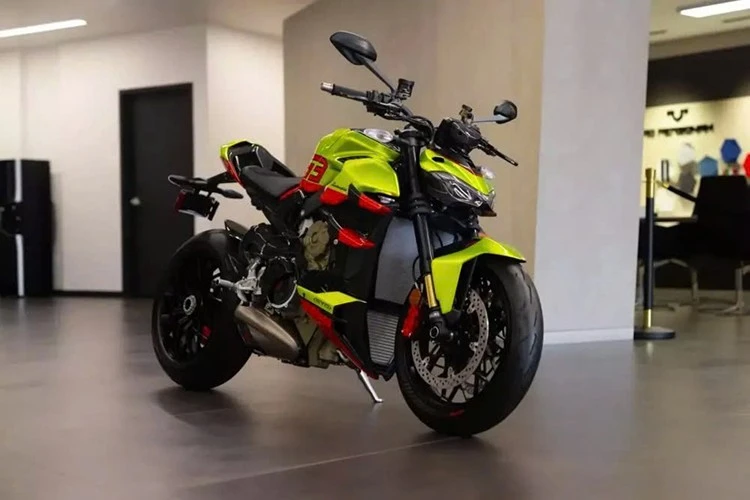 Ducati Streetfighter V4 Lamborghini ស៊េរីថ្មី រត់បានចម្ងាយ 8km ត្រឹមតែ 1.4 ពាន់លានដុង