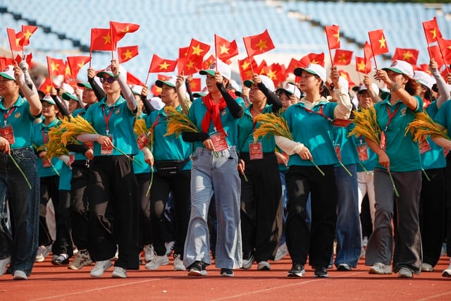 Vé máy bay, tàu xe 'nóng' cùng đại lễ- Ảnh 1.